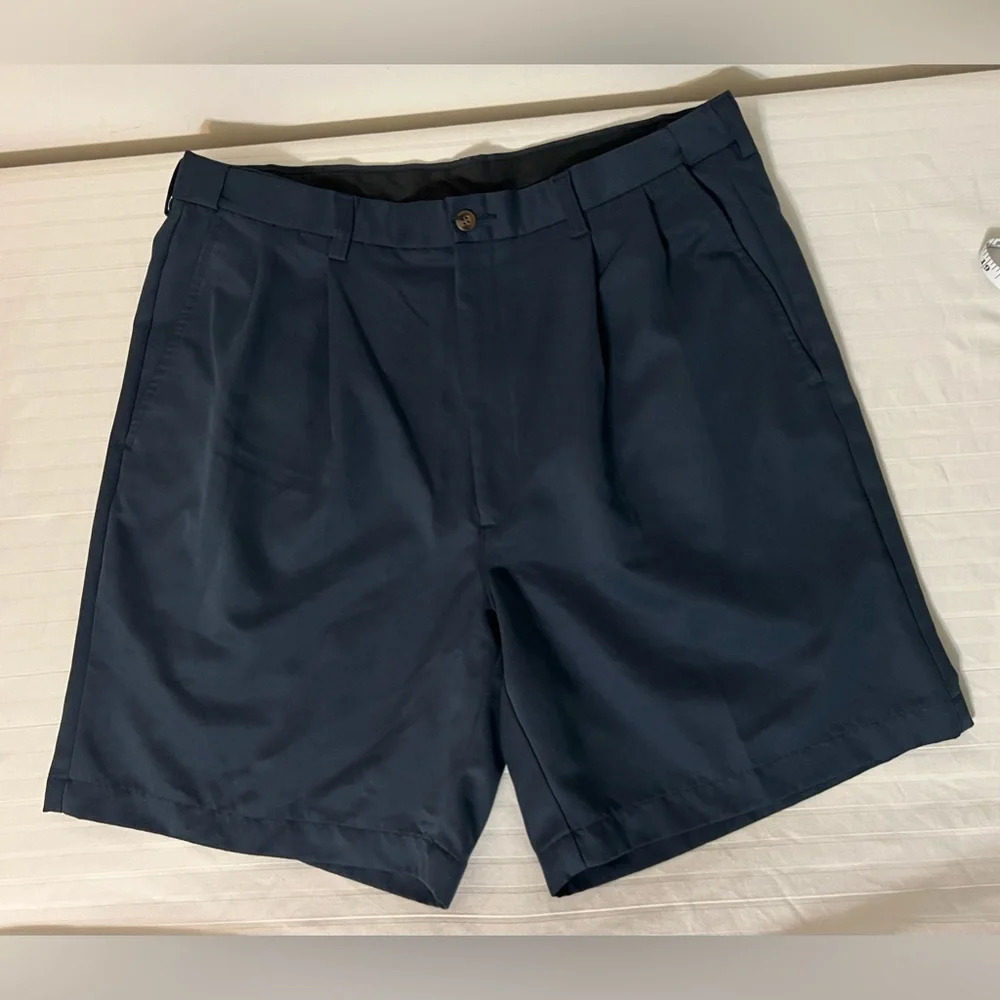 Haggar Men's Pleated Front Navy Blue Shorts Size 36. B1 - Picture 4 of 9